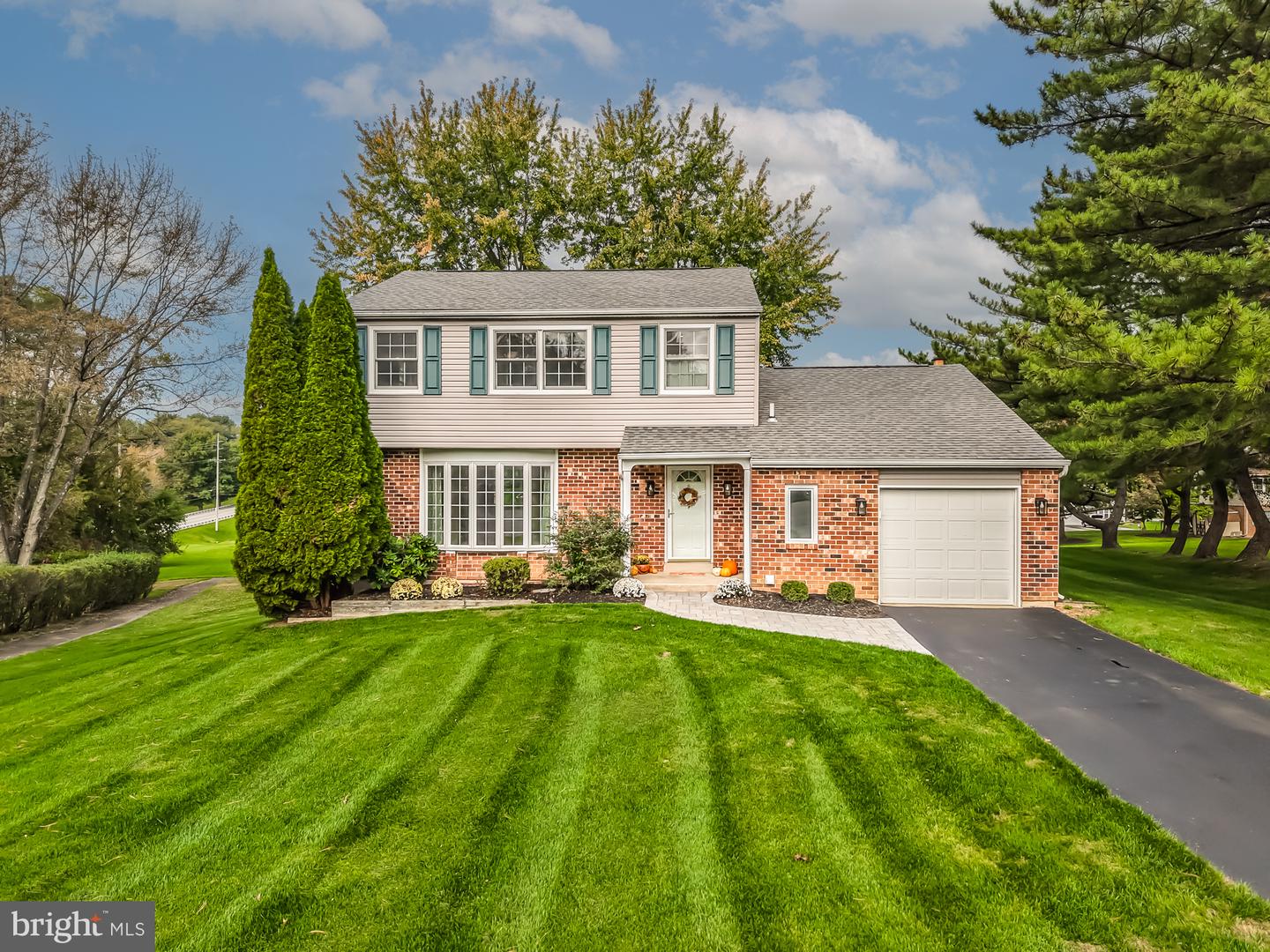 108 W Glamorgan Ct — photo
