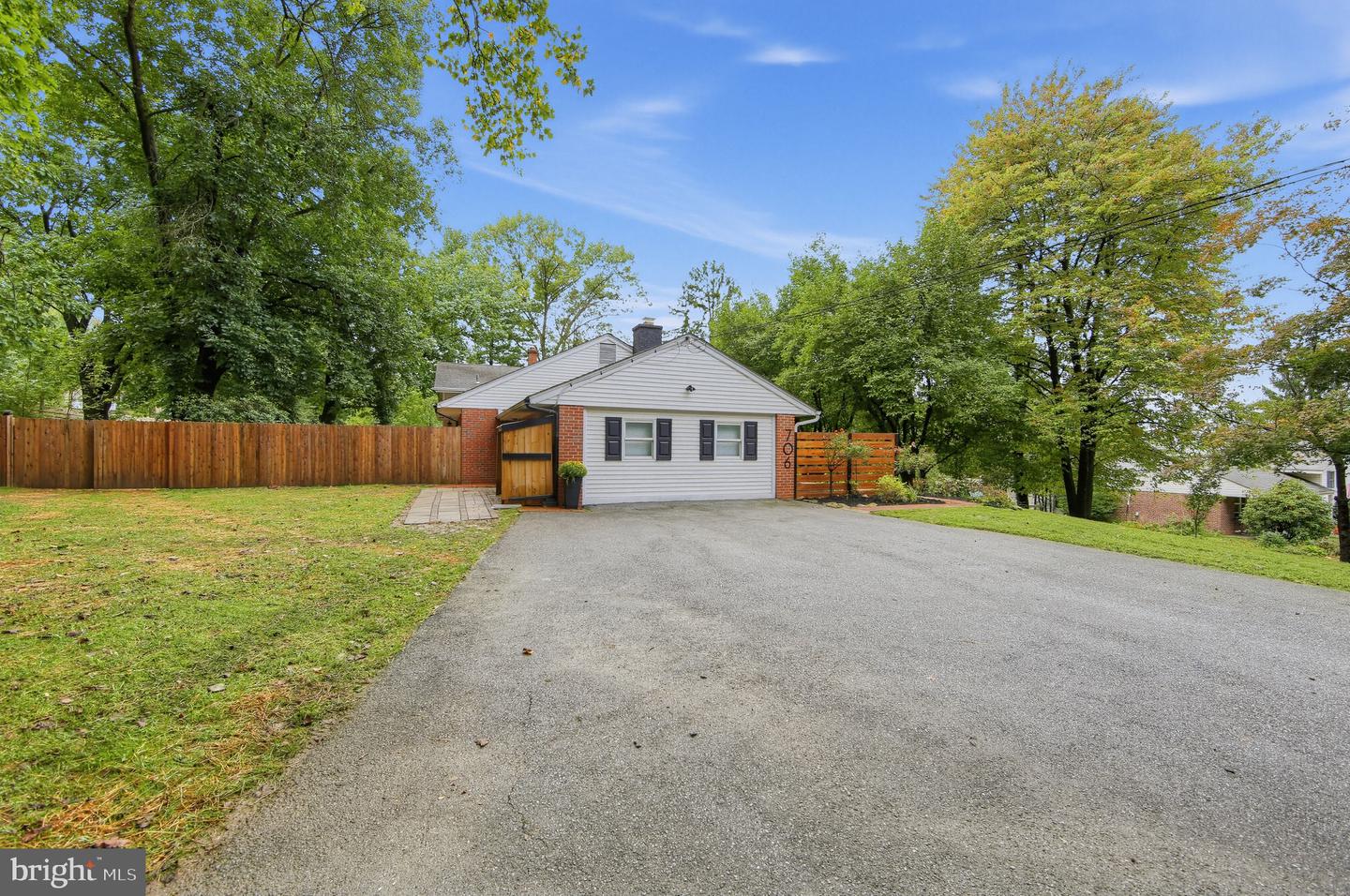 706 Timber Lake Dr — photo