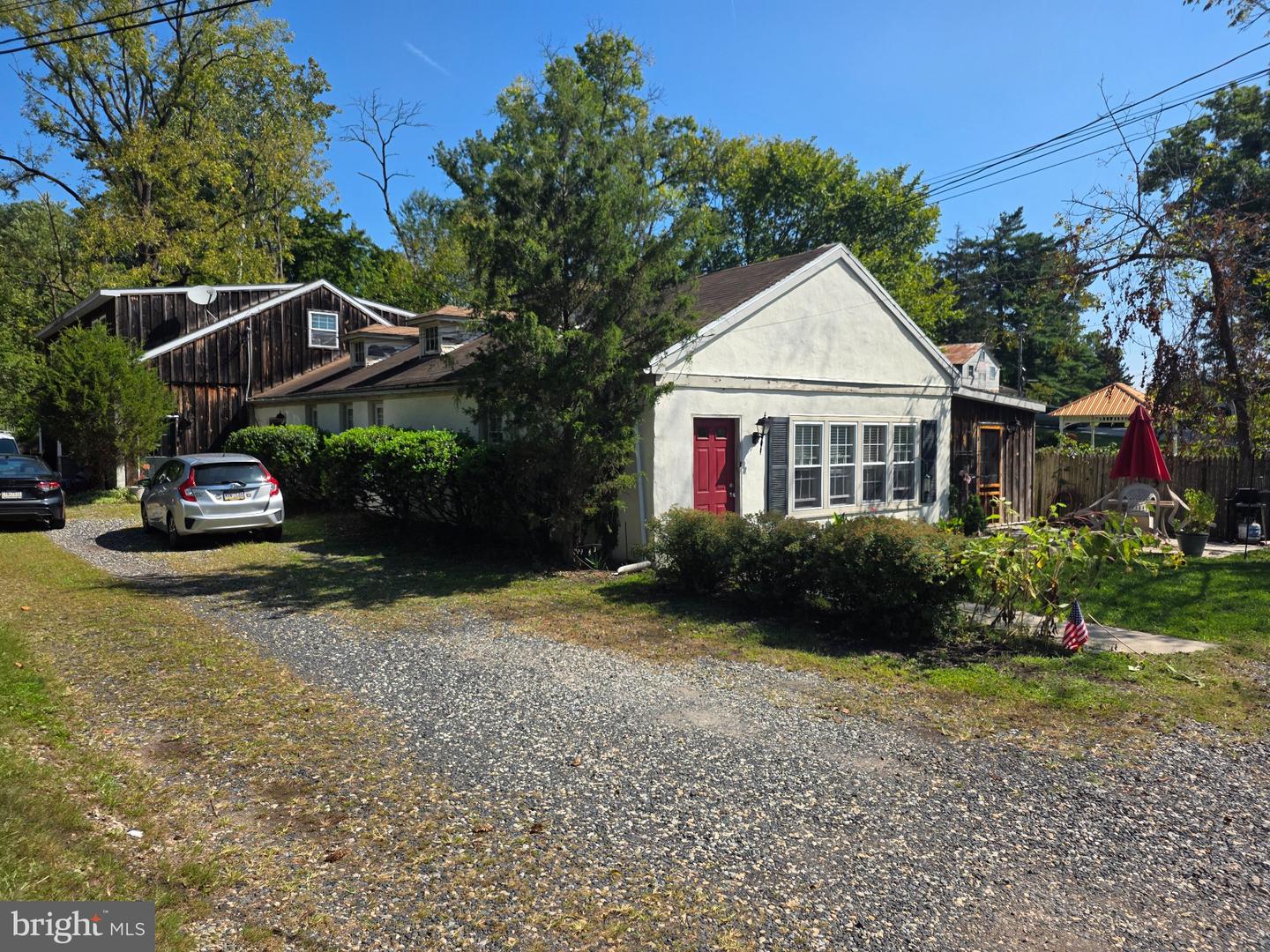 153 E Pothouse Rd E — photo