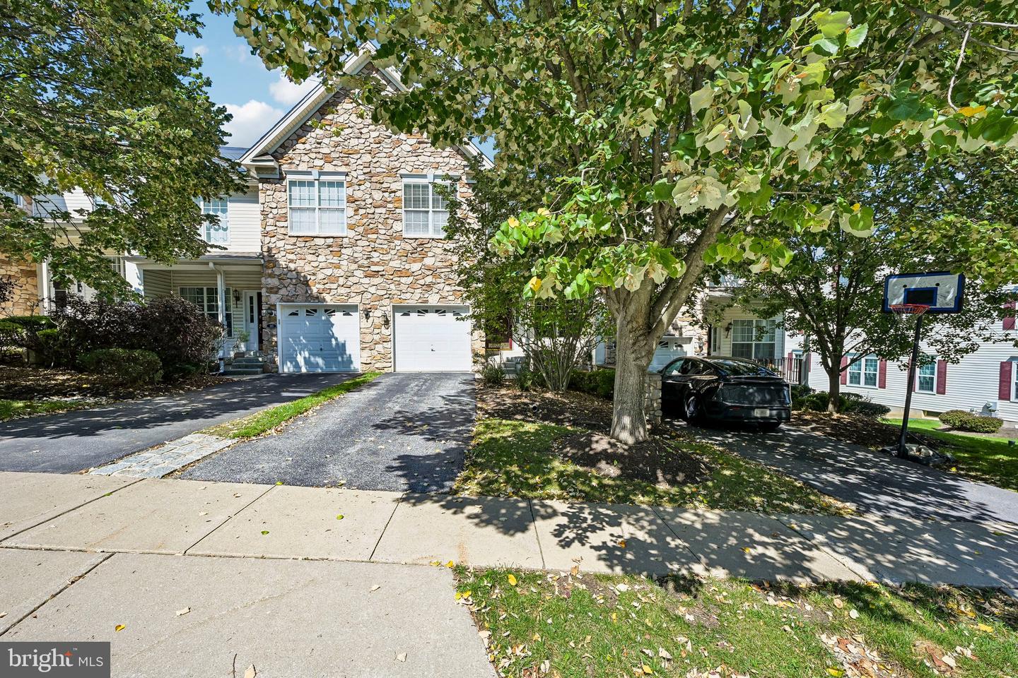 183 Fringetree Dr — photo