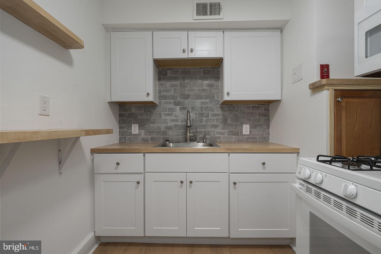 305 S Main St #4 — photo