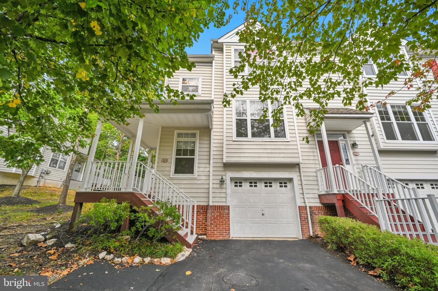 109 Stratford Ct — photo
