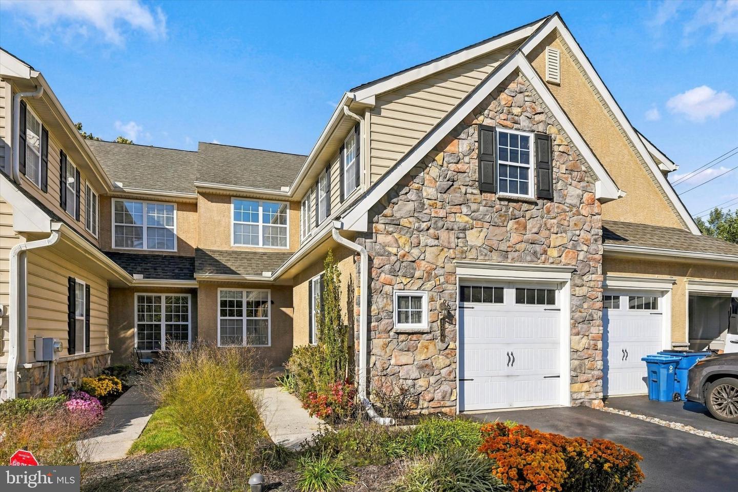 1204 Derry Ln — photo