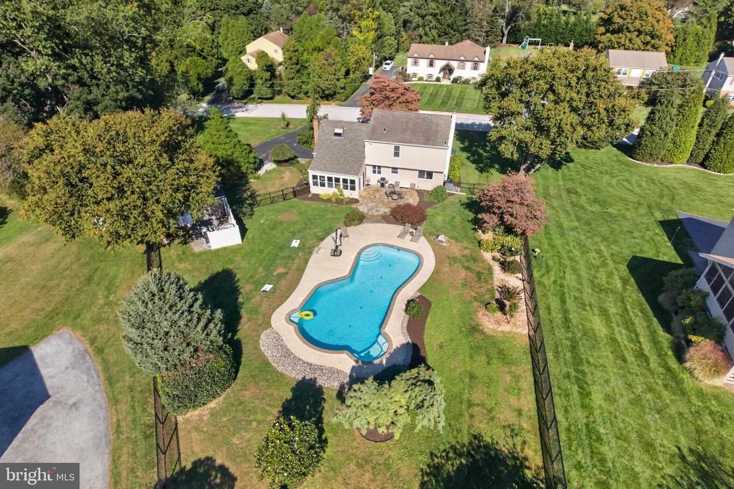 494 Rolling Dr — photo