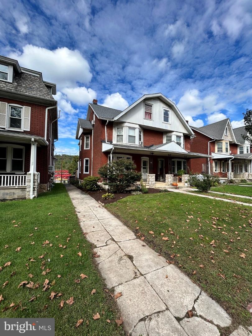 1249 E Lincoln Hwy — photo