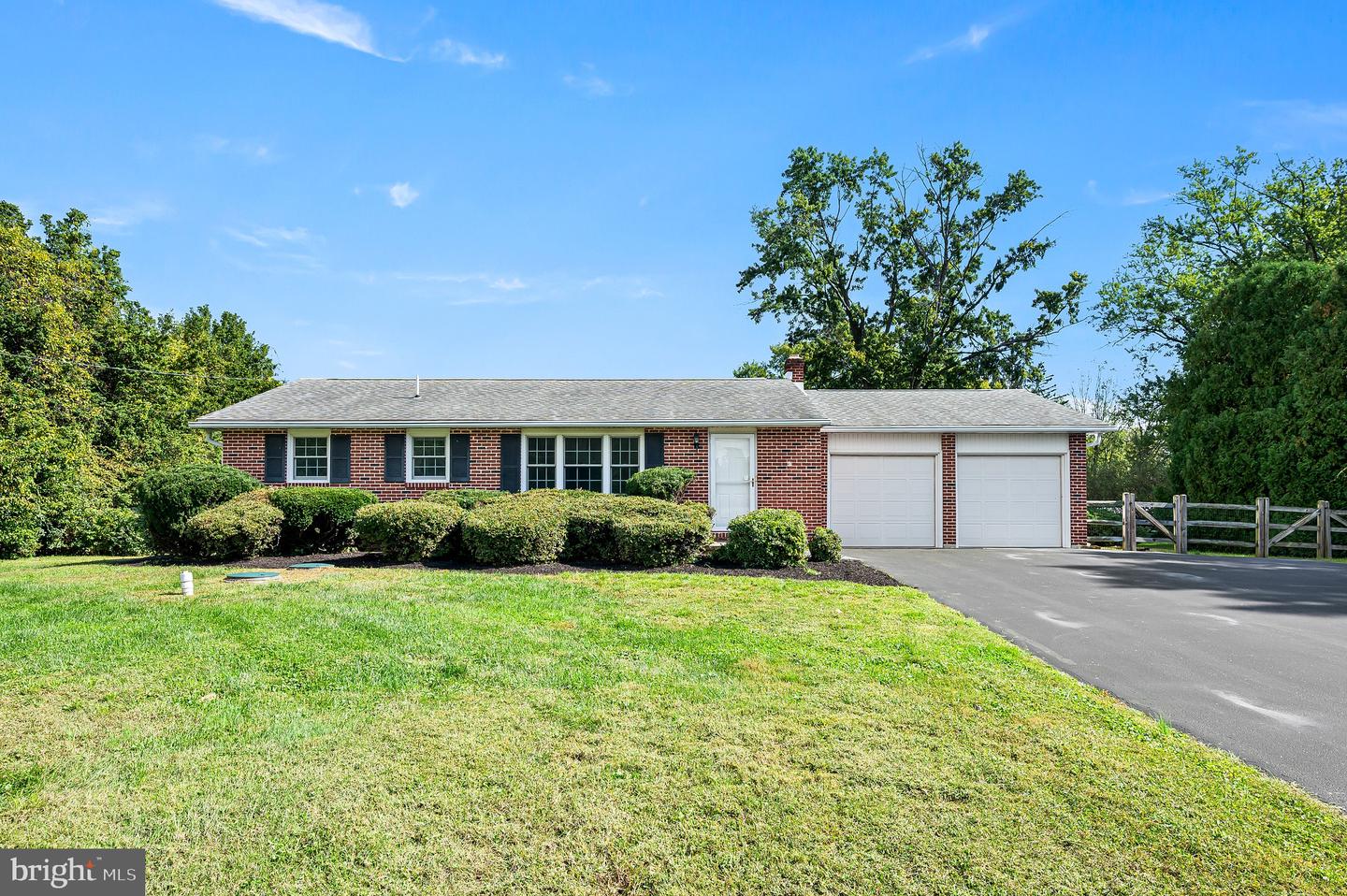 23 S Hunting Hills Dr — photo