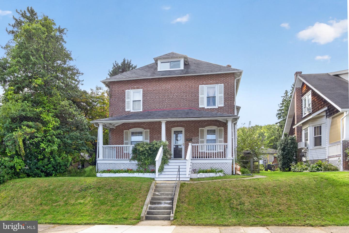 1010 Stirling St — photo