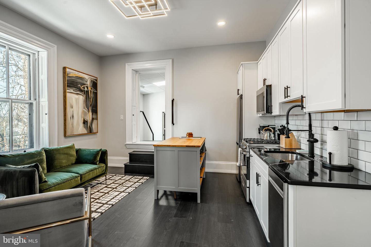 305 S Walnut St #4 — photo