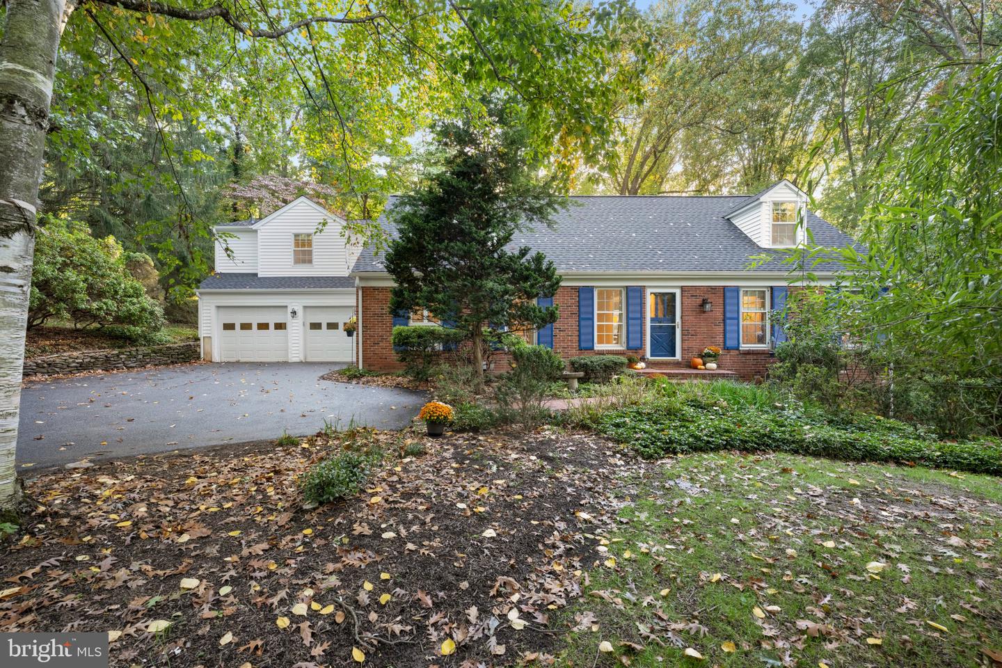 770 Hedges Ln — photo