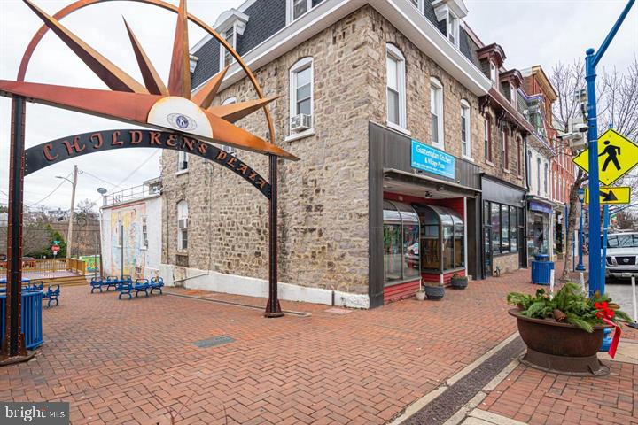 215 Bridge St Unit B — photo