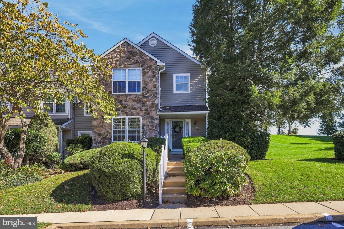 647 Shropshire Dr — photo