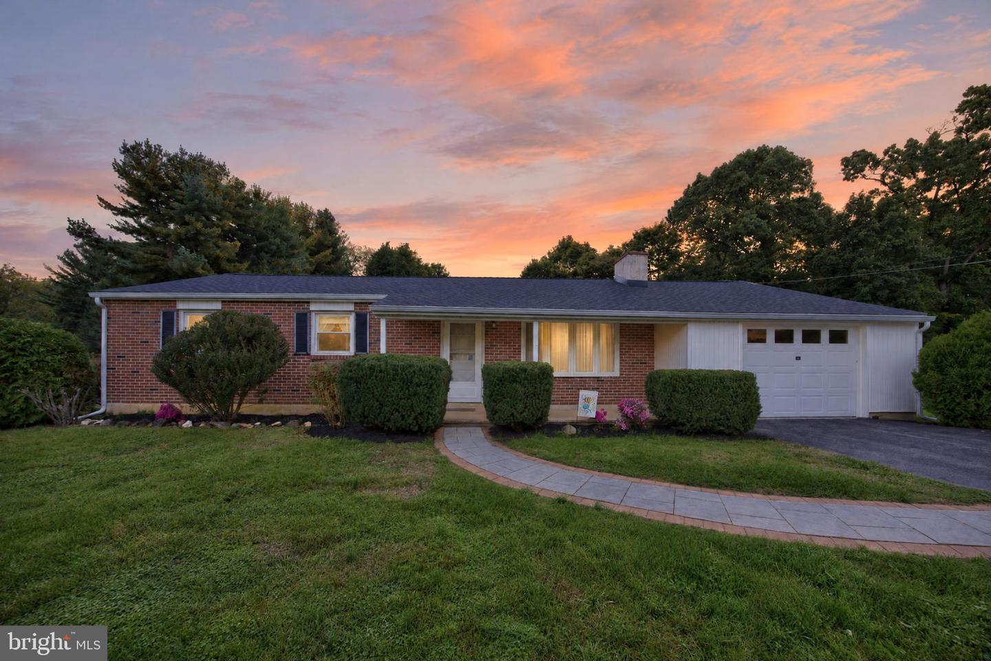 137 Martins Corner Rd — photo