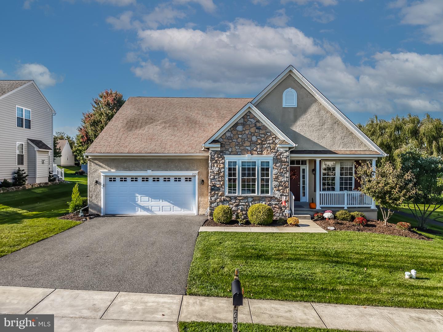 209 Cog Hill Dr — photo
