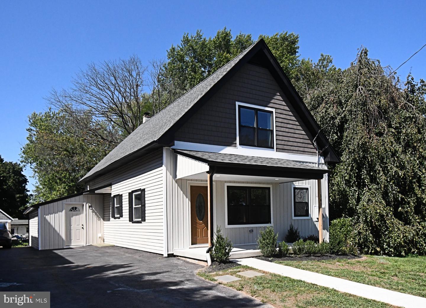 341 Laurelwood Rd — photo