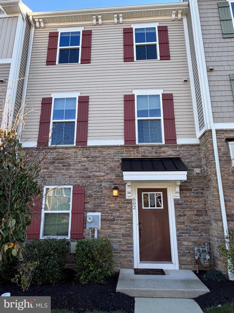 602 Holywell Dr — photo