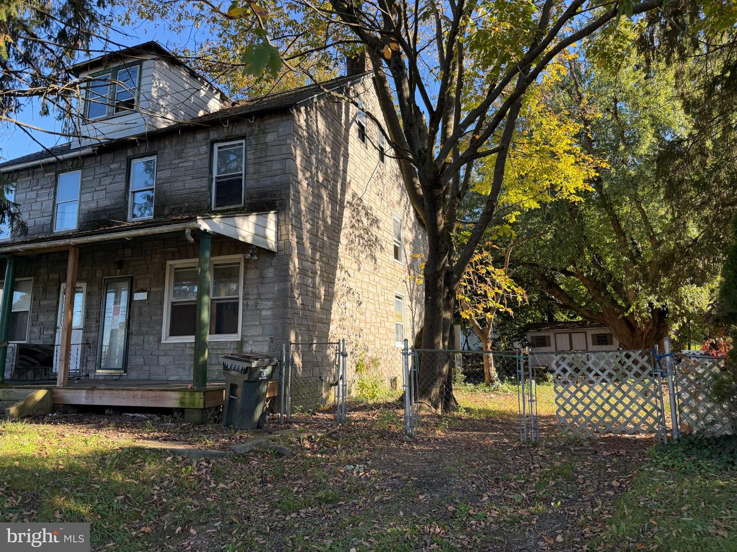 3208 Hazelwood Ave — photo