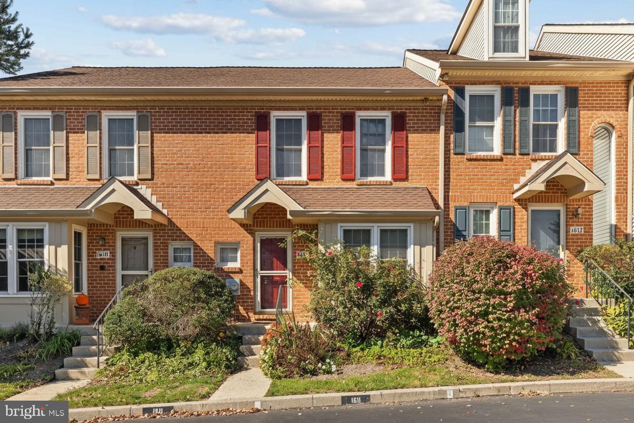 1611 General Howe Dr — photo