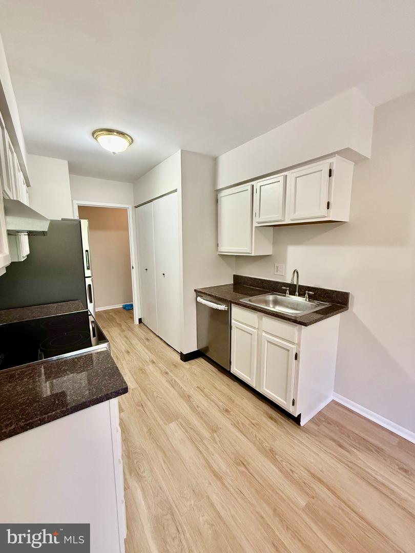 300 Campbell Cir #F-7 — photo