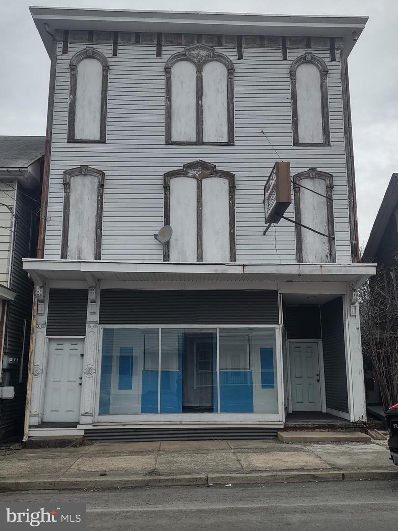 527 Main St — photo