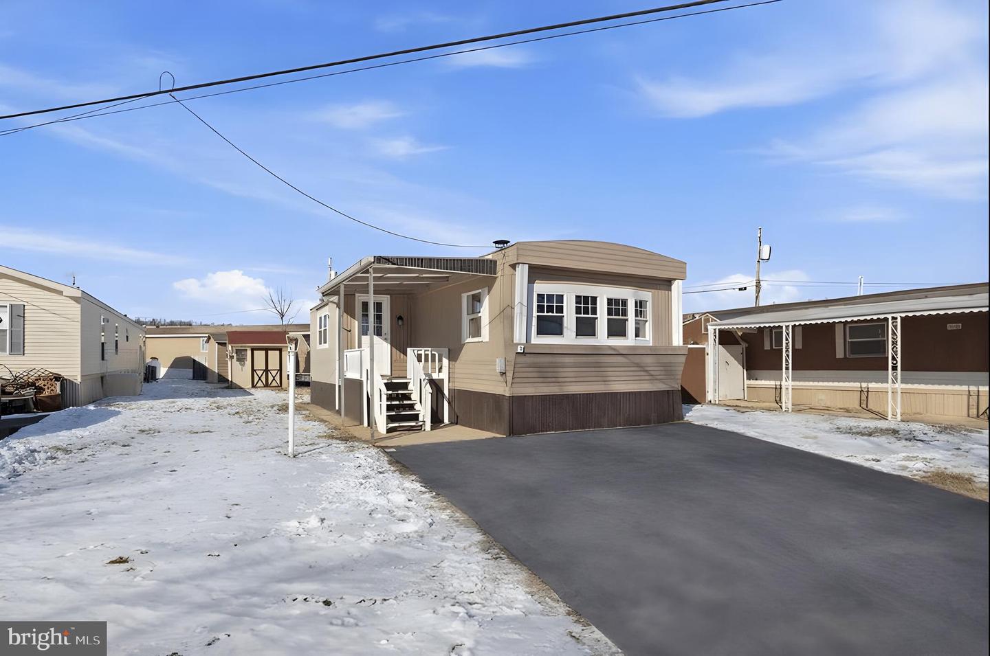 10 Caravan Ct — photo