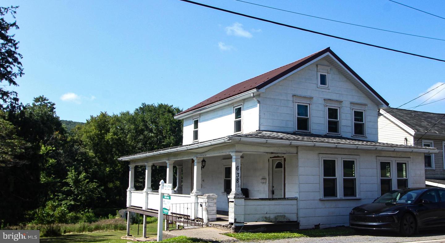 638 W Market St — photo