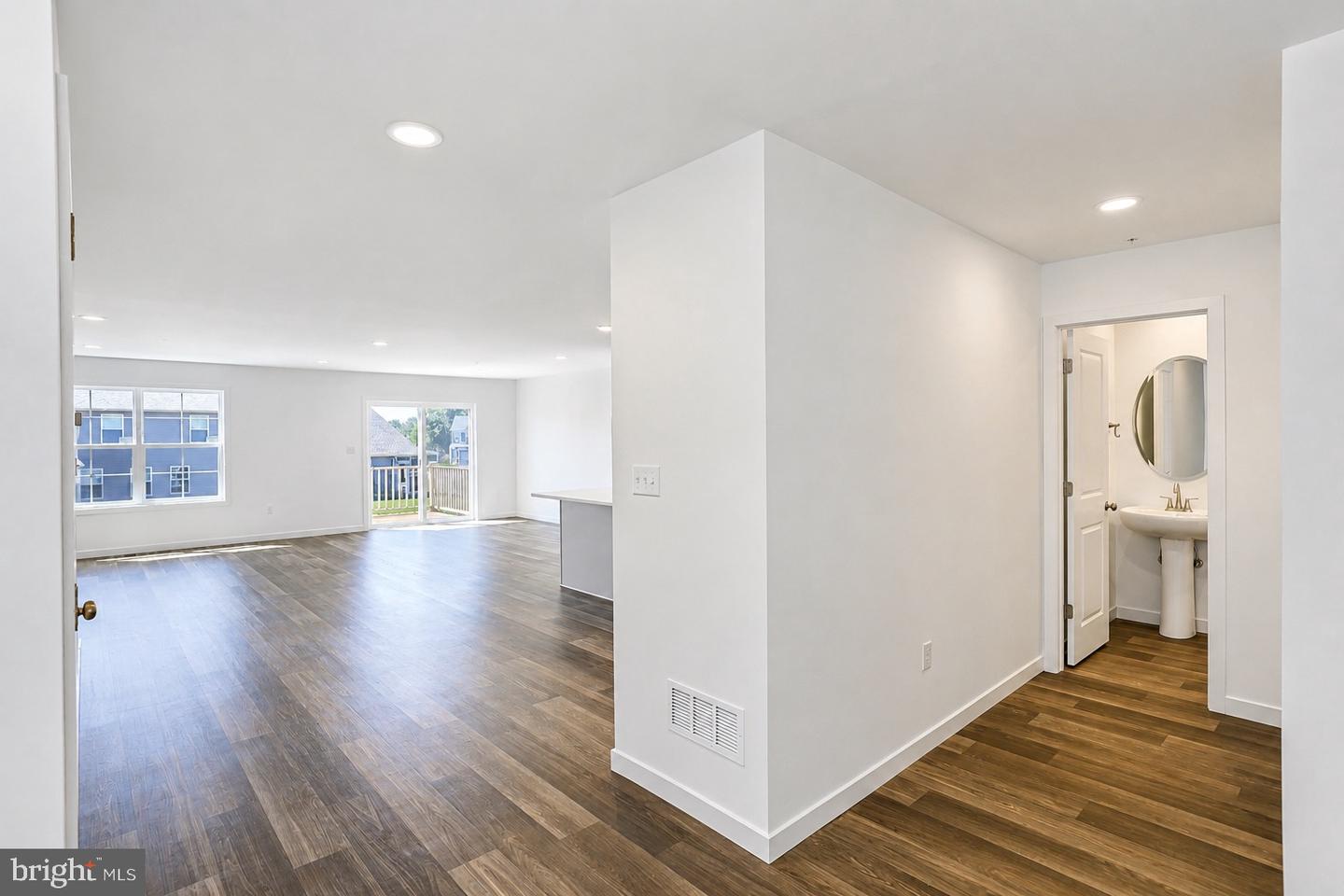 7253 White Oak Blvd — photo