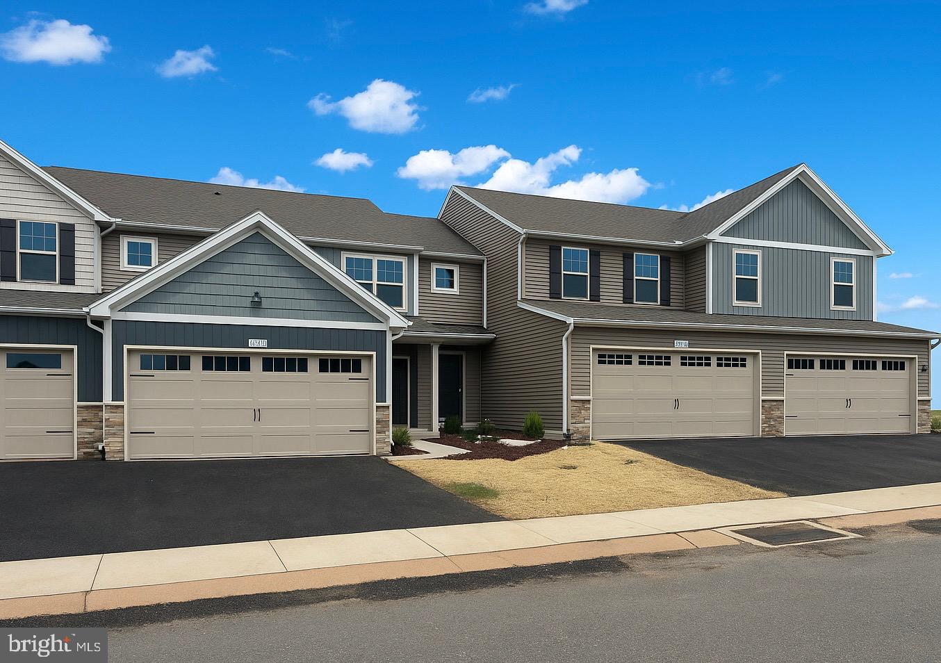 7272 White Oak Blvd — photo