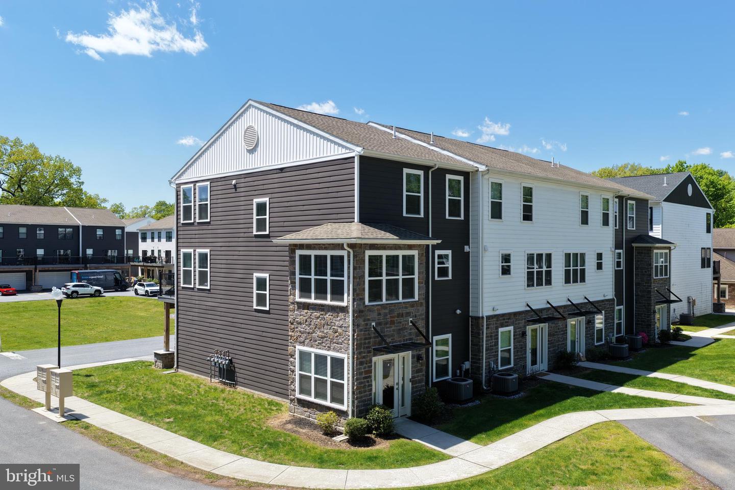 113 High Pointe Dr #50 — photo