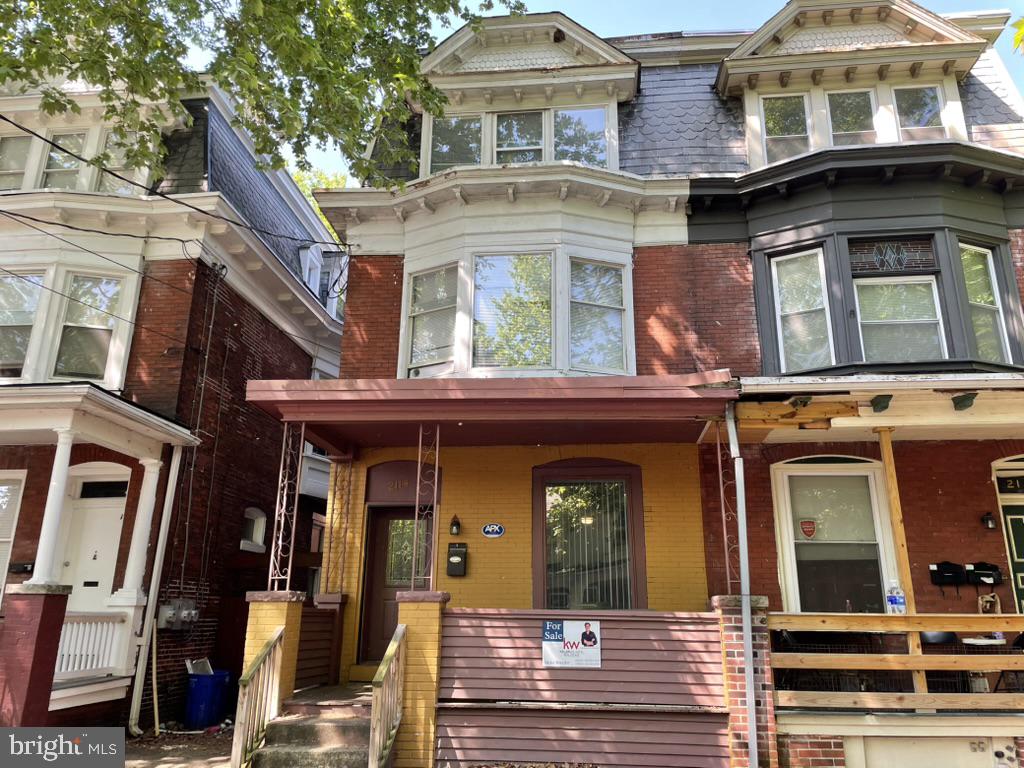 2114 Green St — photo