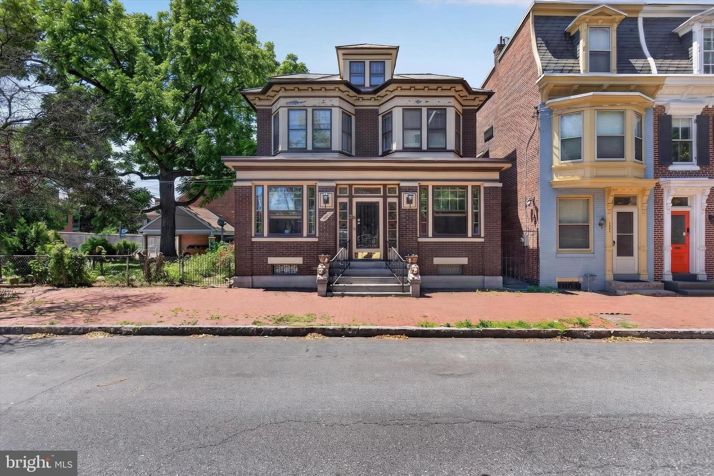 1222 Green St — photo