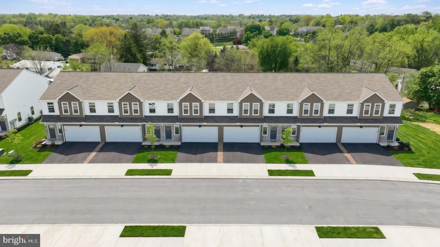 7851 Oak Brook Dr — photo