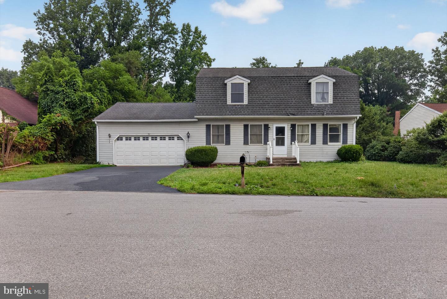 5570 Merivale Ct — photo