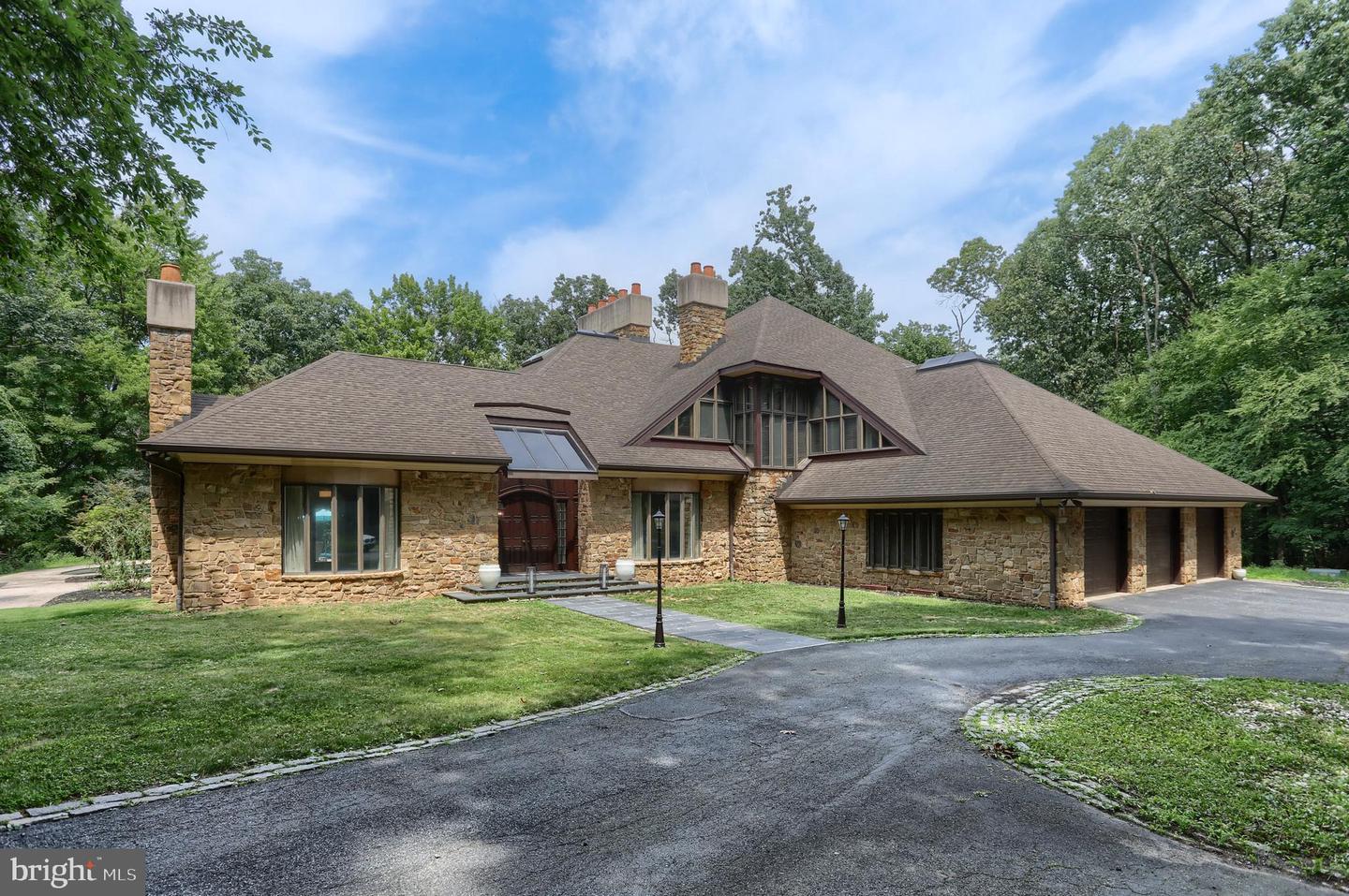 51 Hill Manor Dr — photo