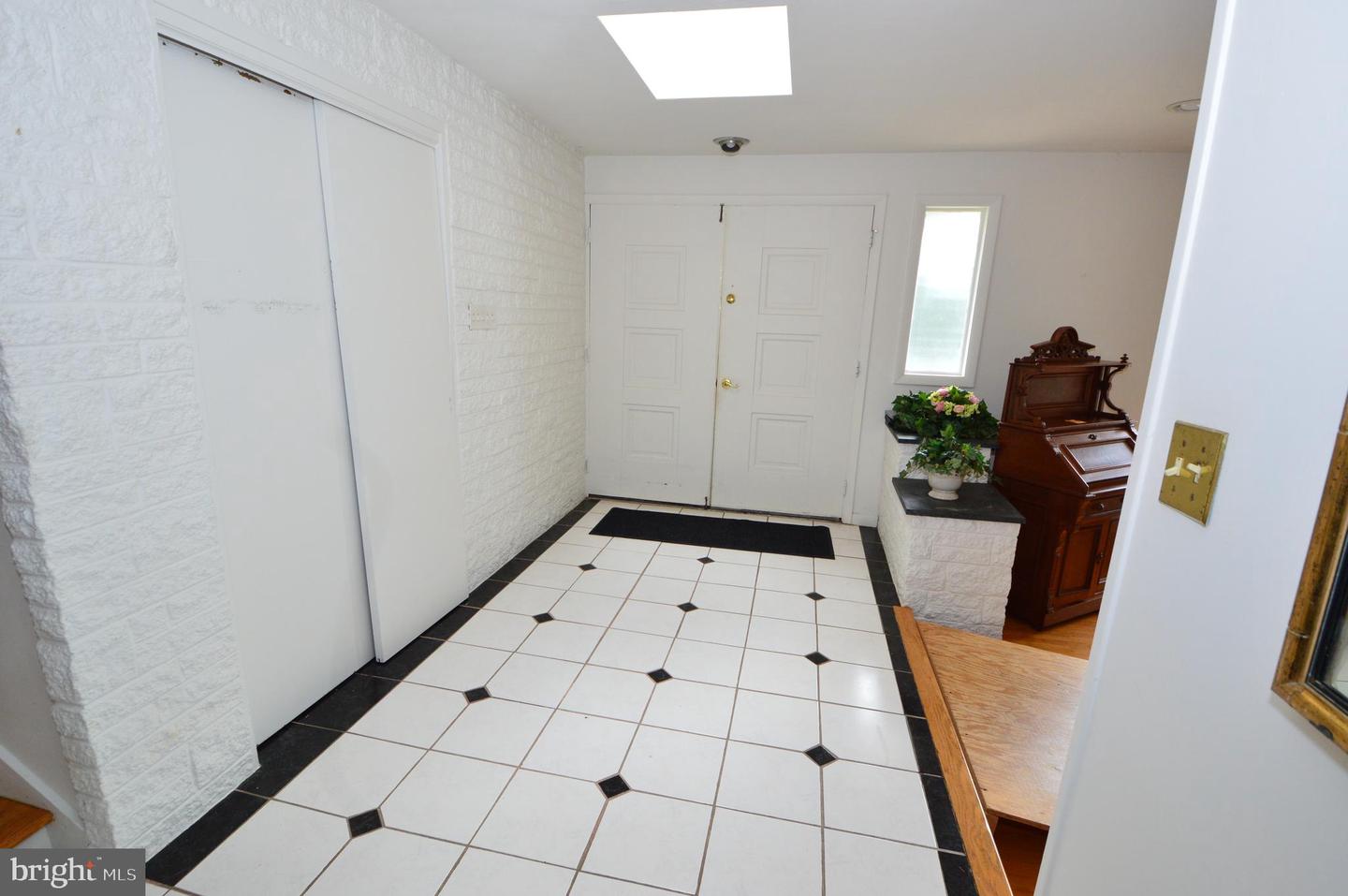 1406 Regency Cir — photo