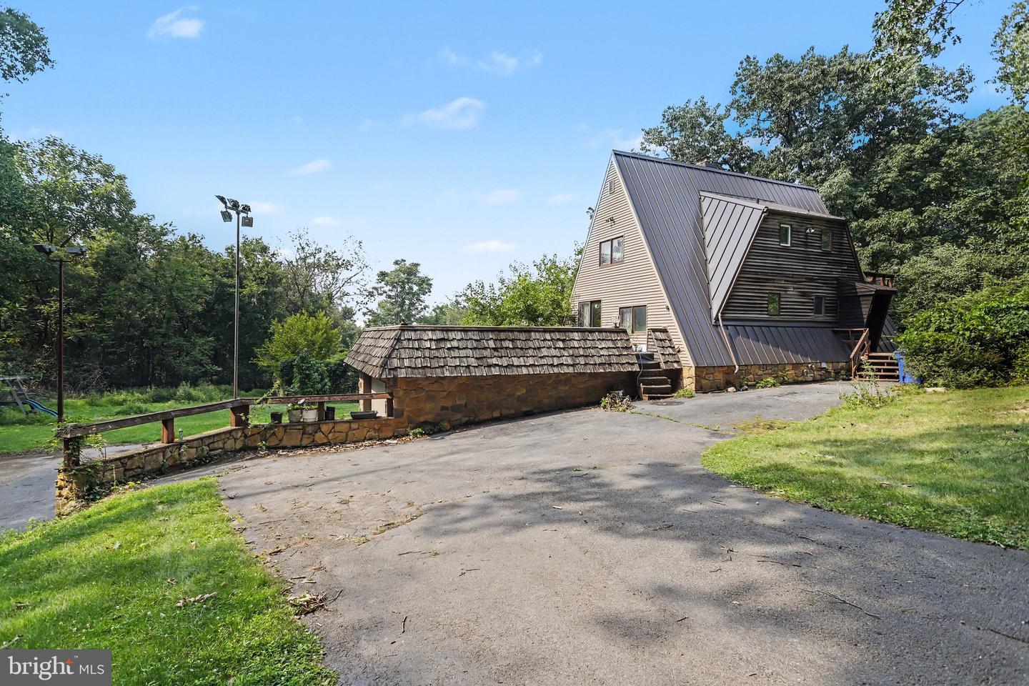 299 Mushroom Hill Rd — photo