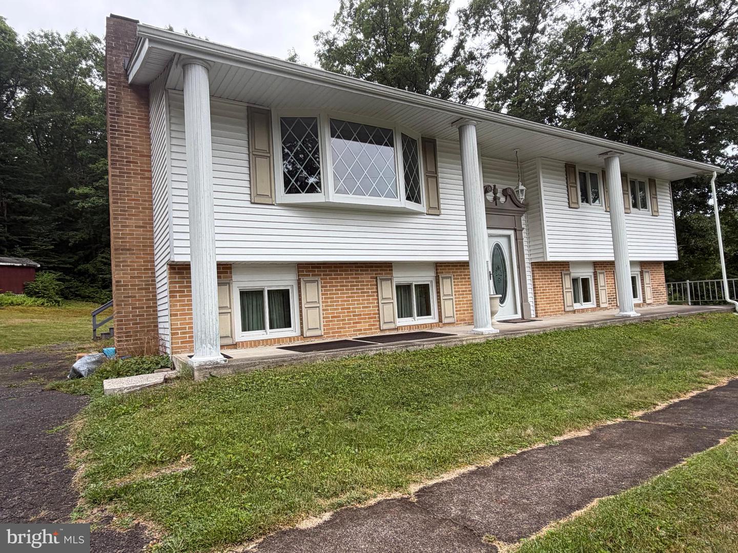 8746 Route 209 — photo