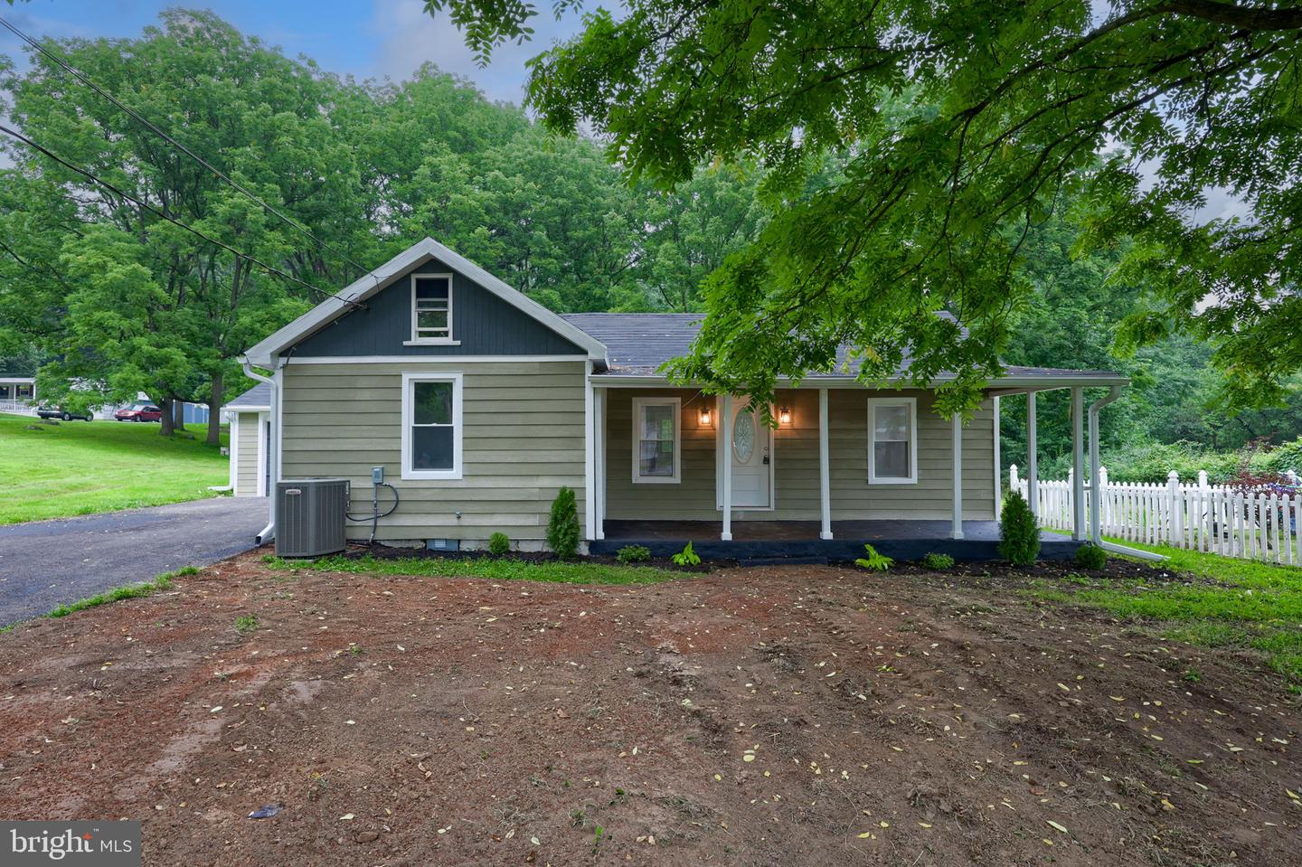 1384 Roundtop Rd — photo