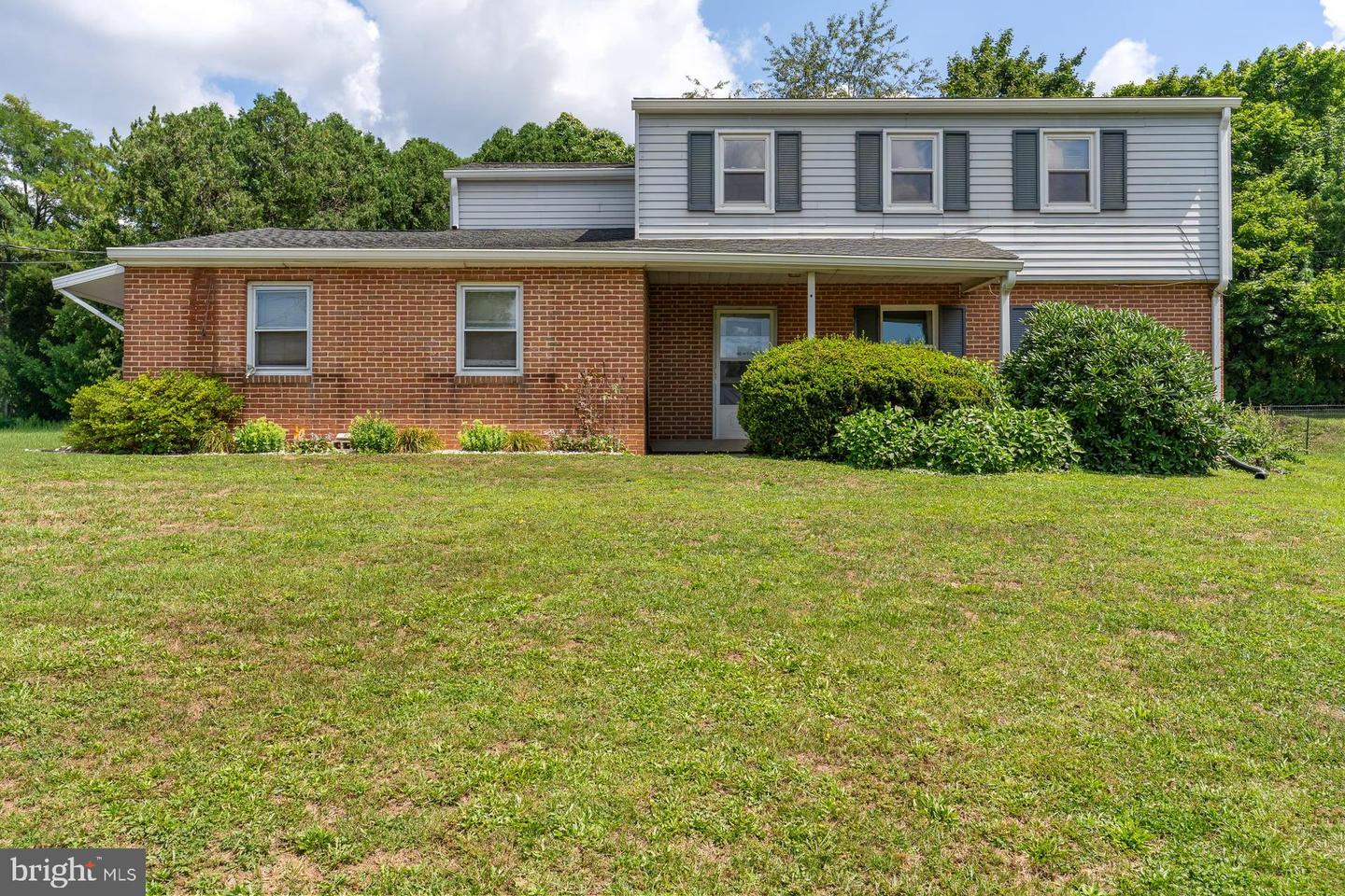 401 Colonial Club Dr — photo