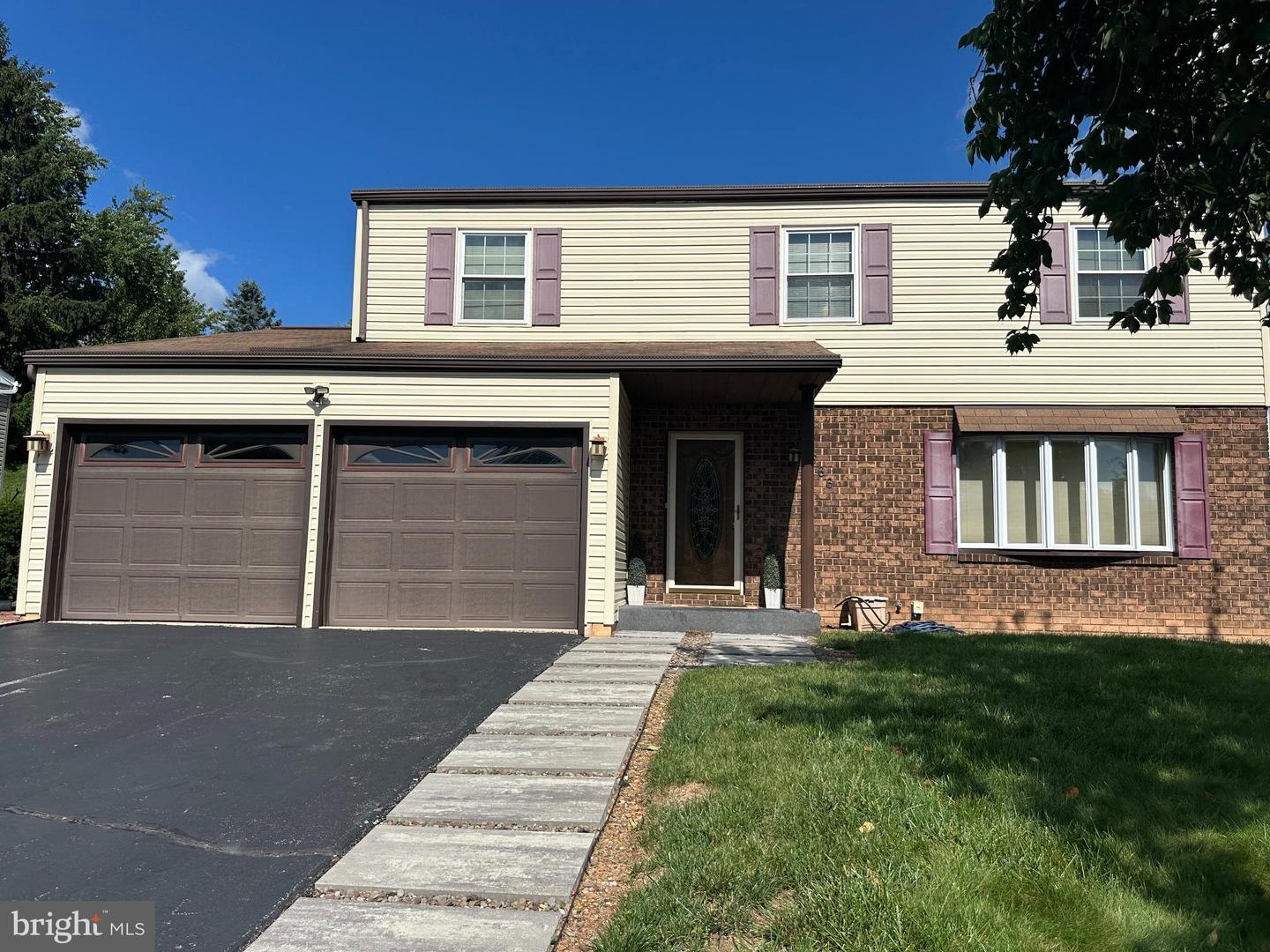 566 Thrush Ct — photo