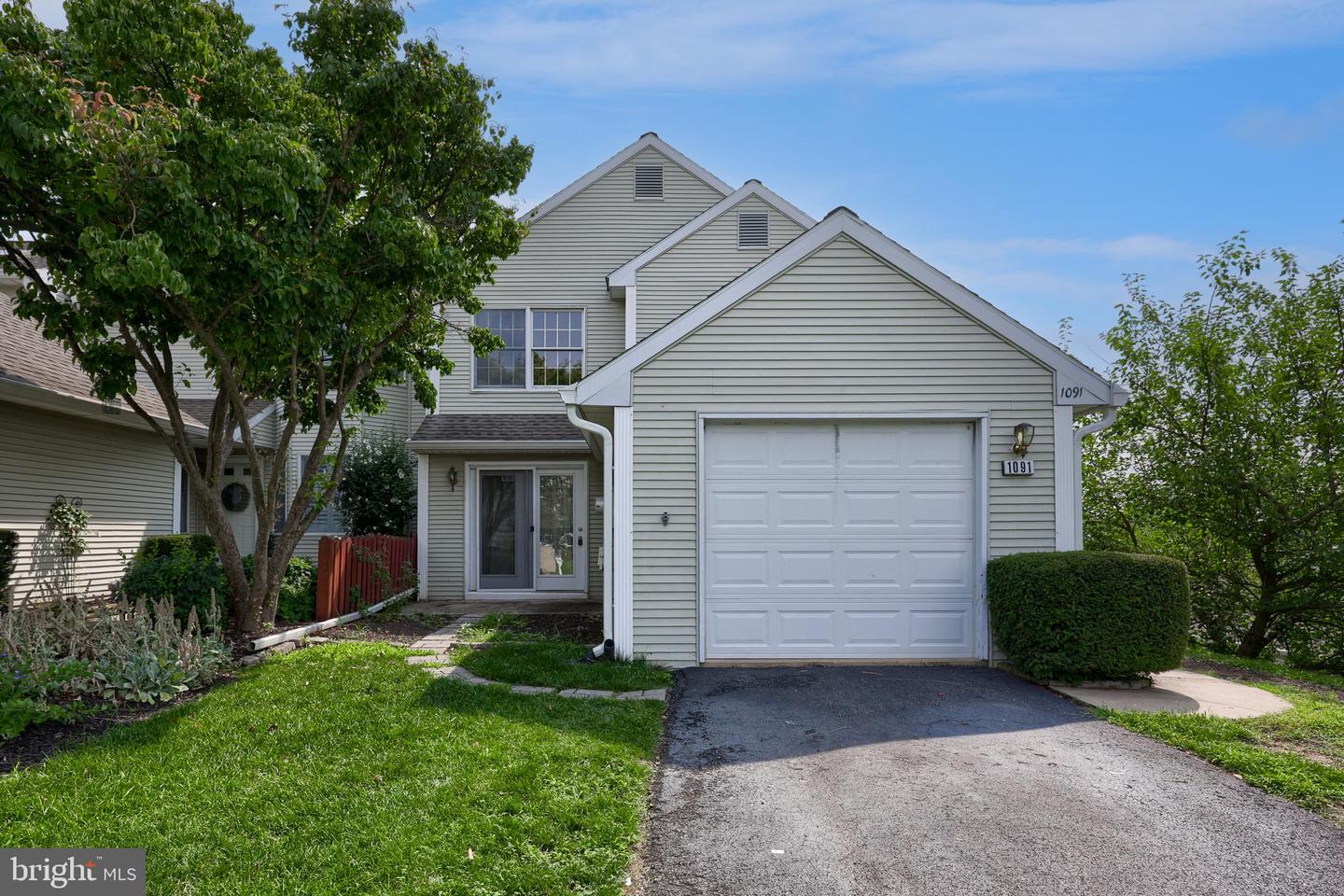 1091 Country Hill Dr — photo