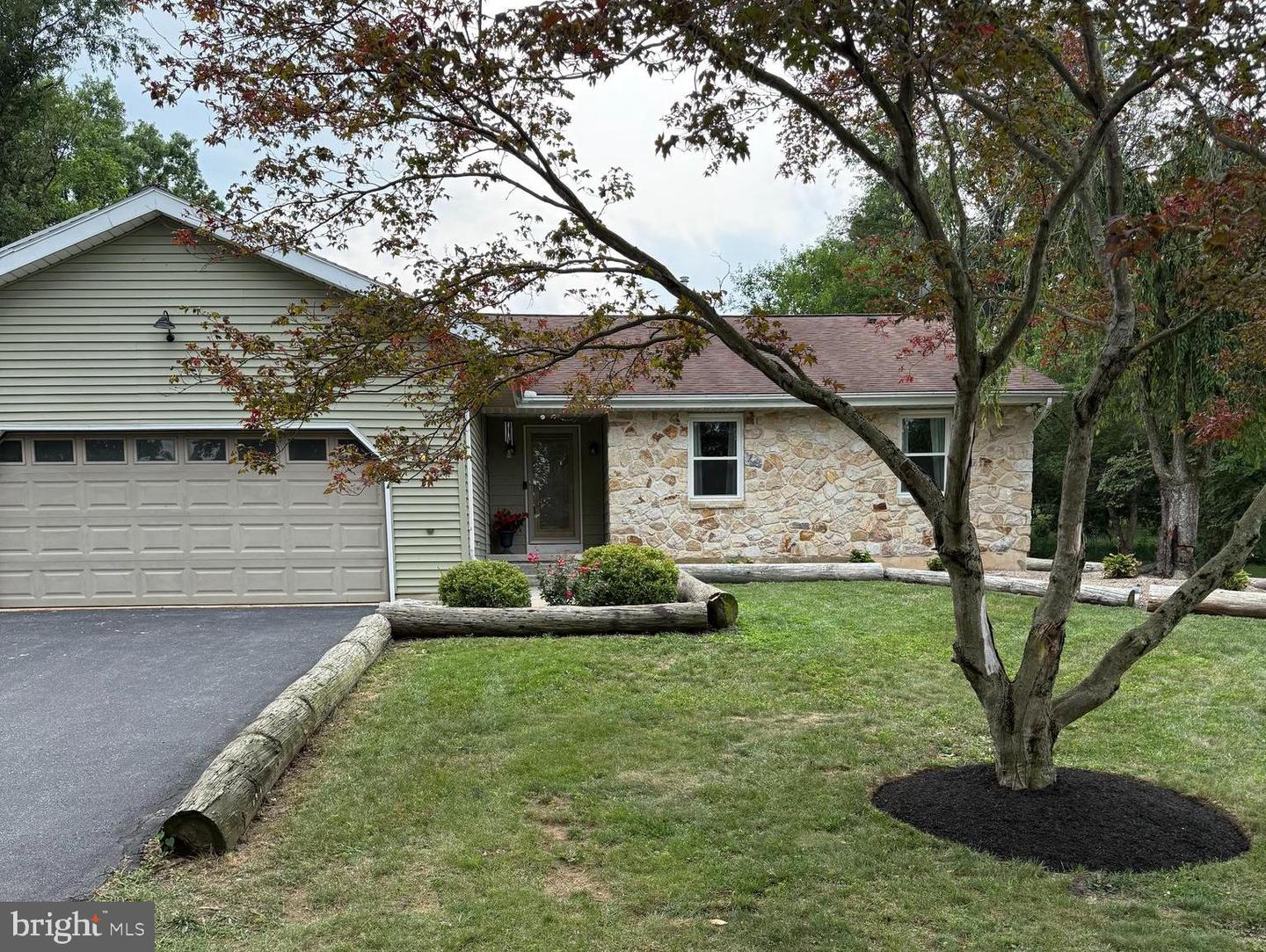 223 Pineview Dr — photo