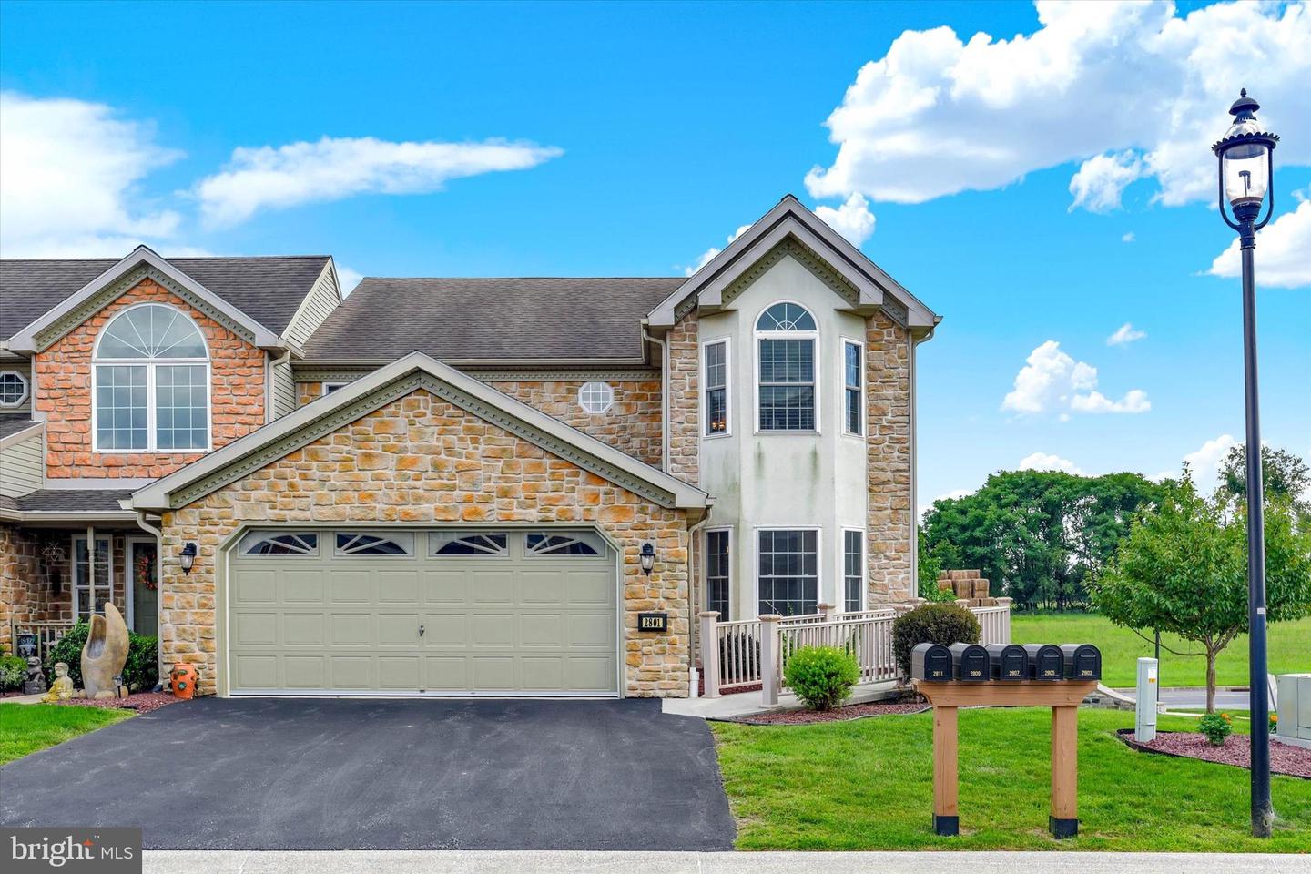 2801 Oakwood Dr — photo