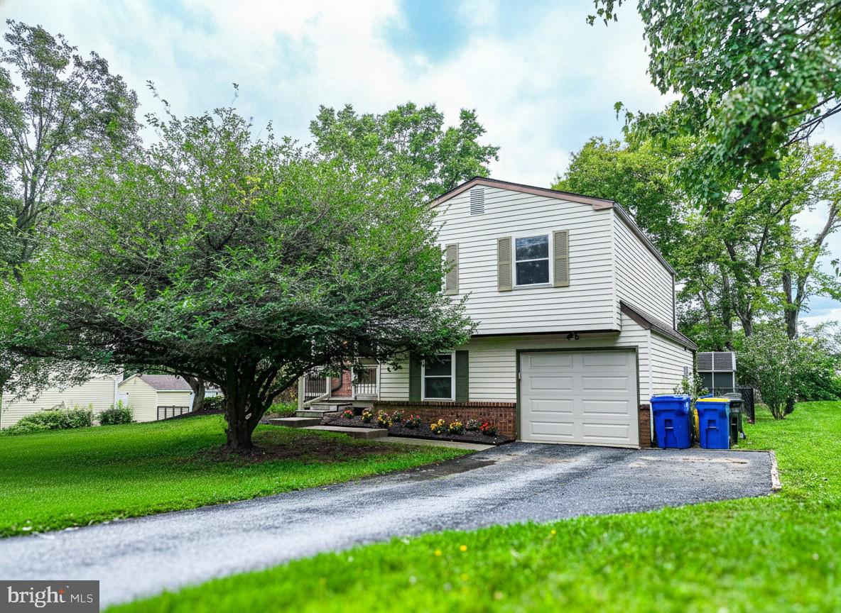 873 Blue Jay Rd — photo