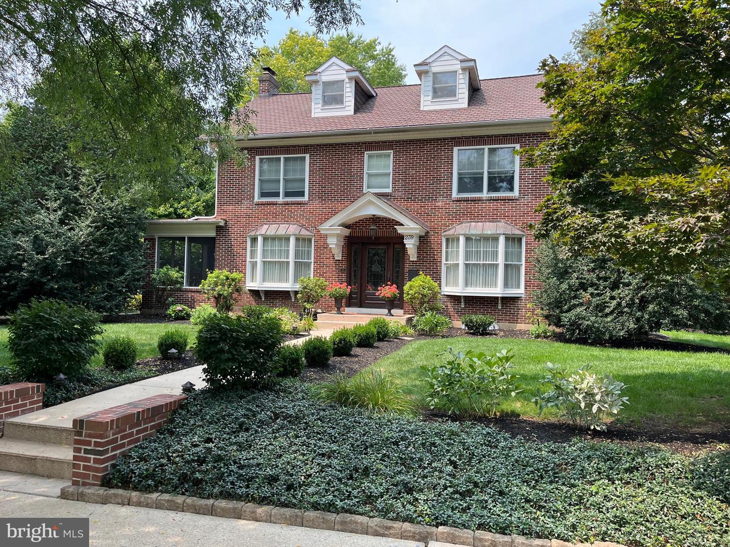 239 Elm Ave — photo