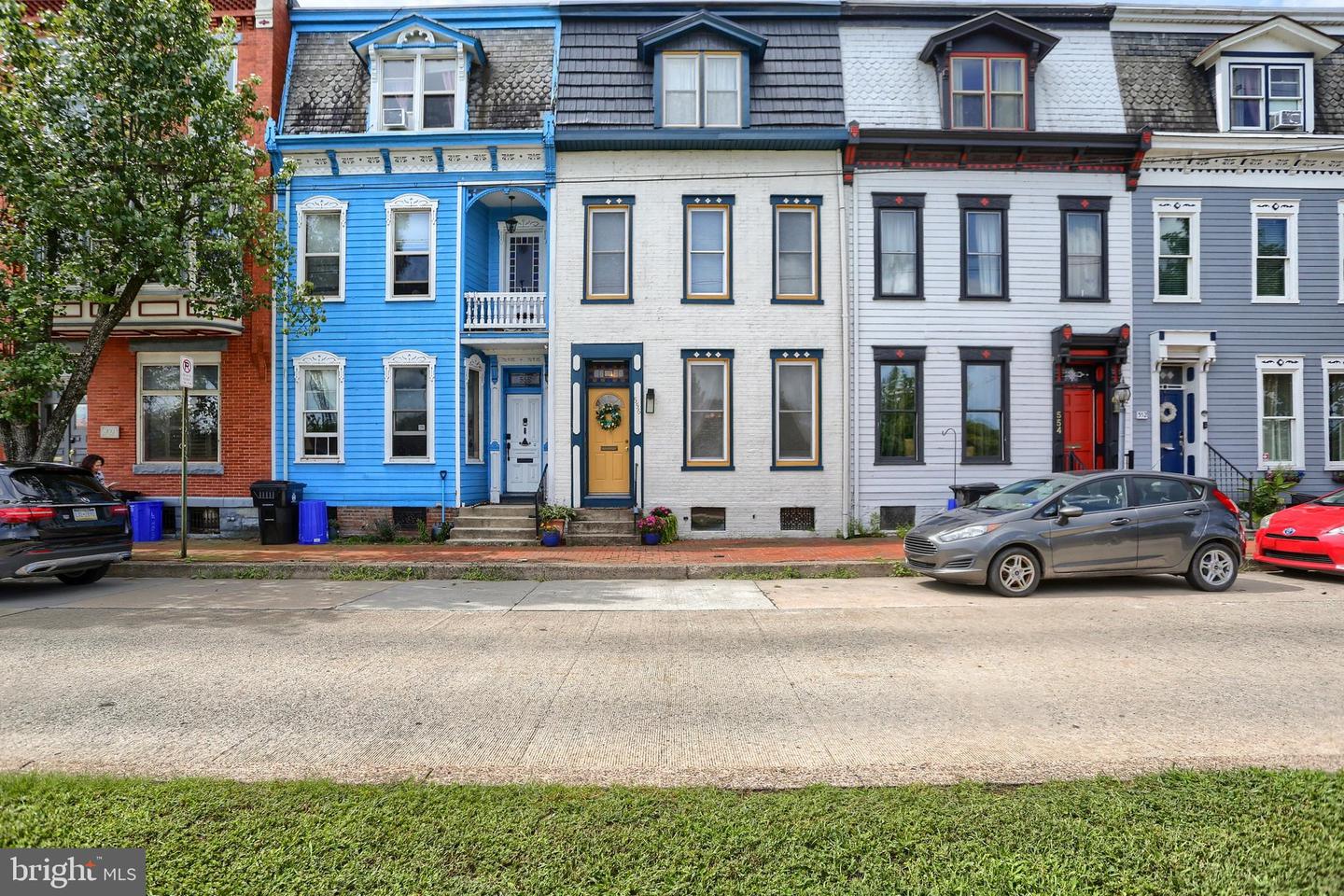 556 Race St — photo