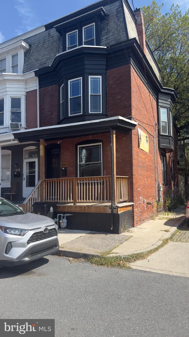 2111 Penn St — photo