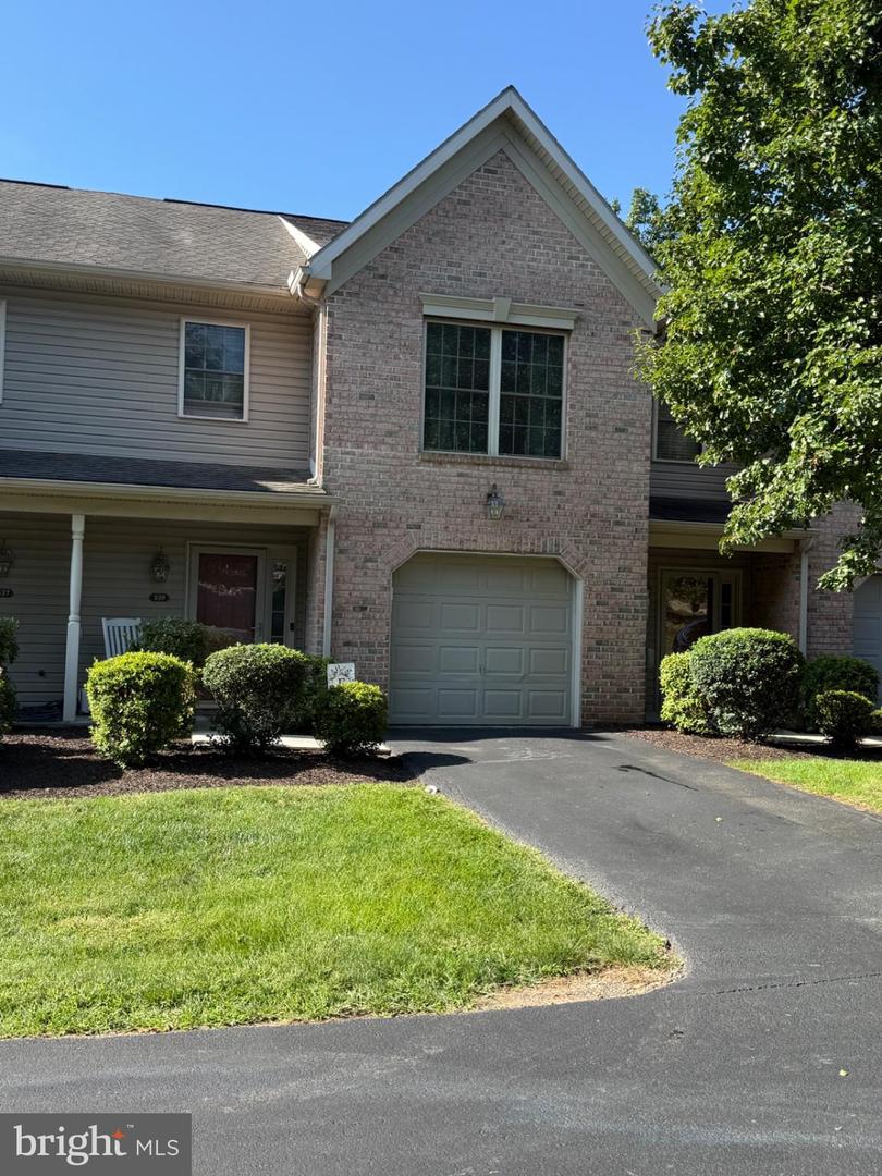 539 Pond View Ct — photo