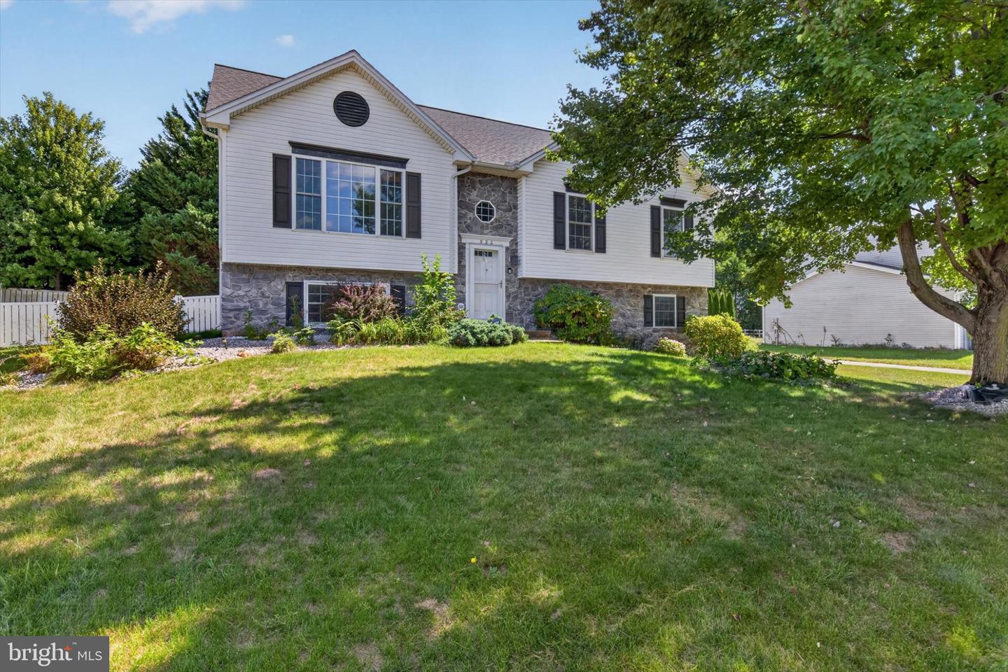 520 Hamilton Dr — photo