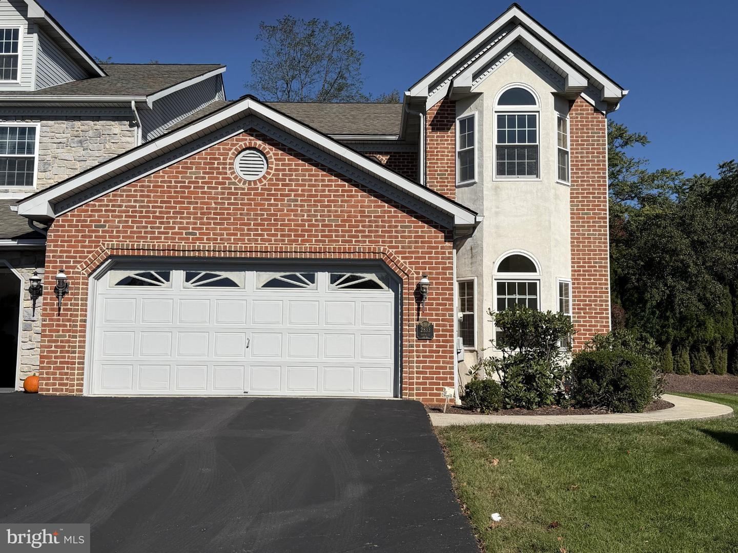 2833 Oakwood Dr — photo