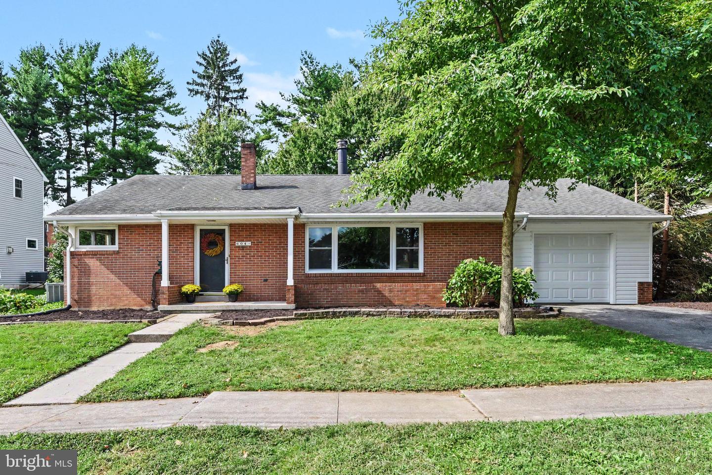 604 Hillcrest Rd — photo